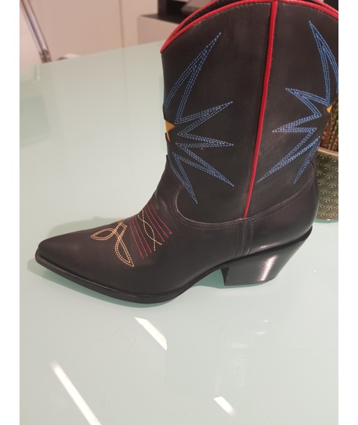 lola cruz  bottes noires style santiag les ctes