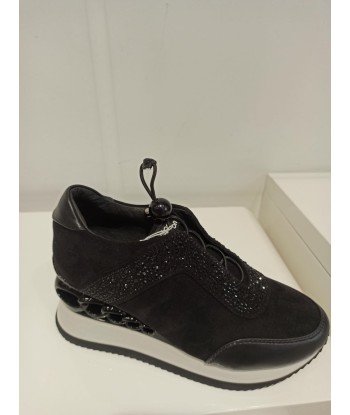 noa harmon sneakers noirs suggérées chez