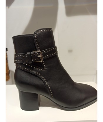 lola cruz  boots noires plus qu'un jeu 